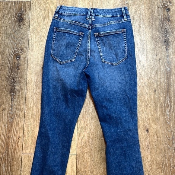 Good American Good Waist Distressed Ankle Jeans in Blue476 Size 8/29 - Picture 5 of 9